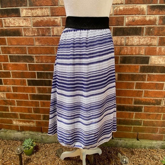 LulaRoe Striped Skirt - Picture 4 of 9